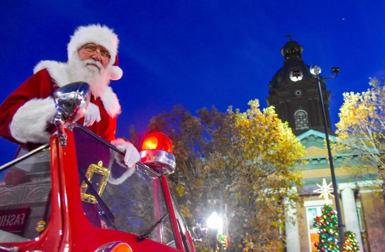 Santa on sleigh in front of historic courthouse
